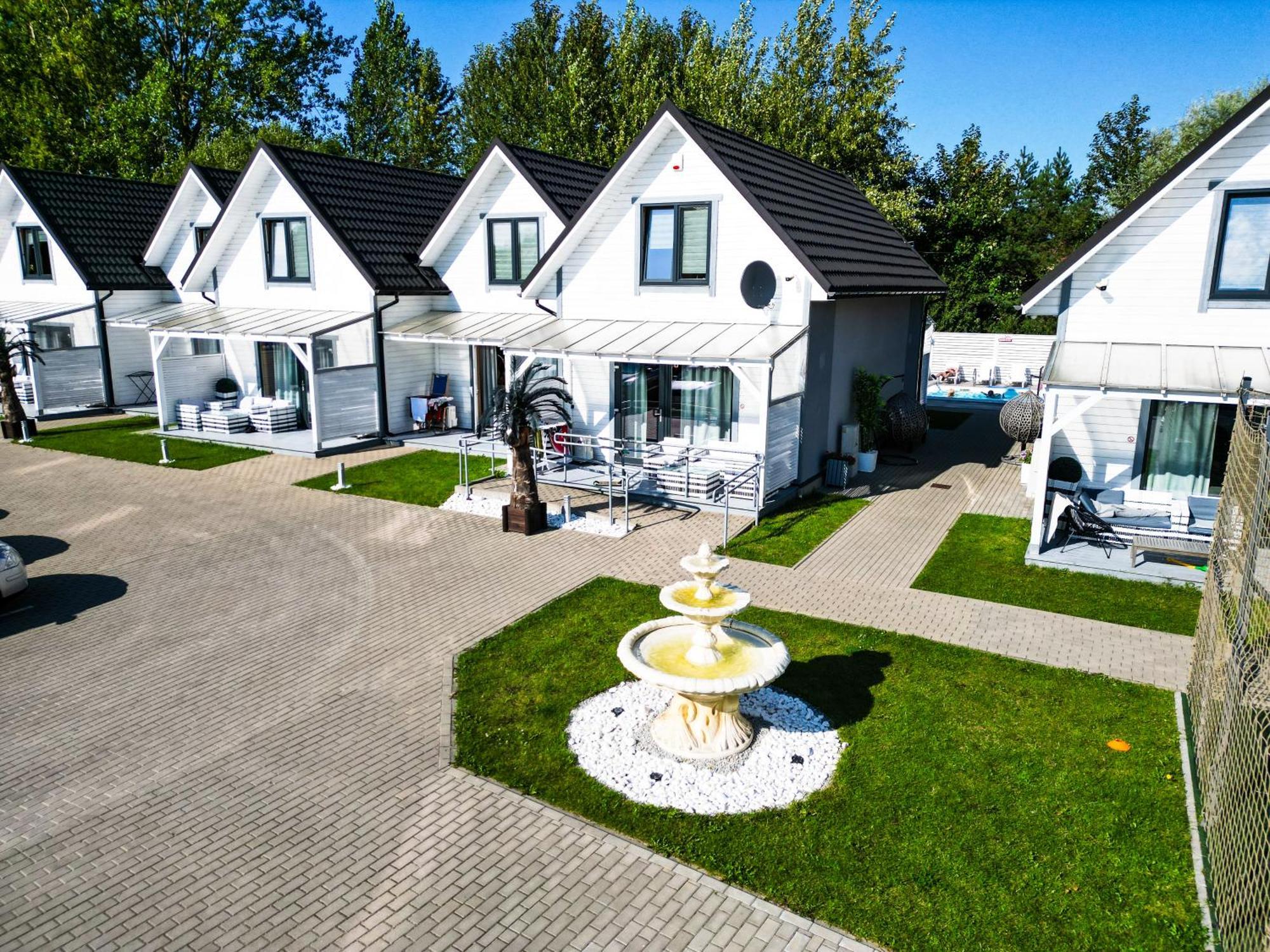 Domki Wakacyjne Wybrzeze Großmöllen Exterior foto