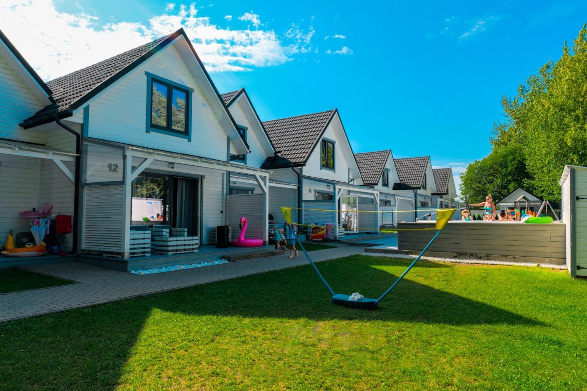 Domki Wakacyjne Wybrzeze Großmöllen Exterior foto